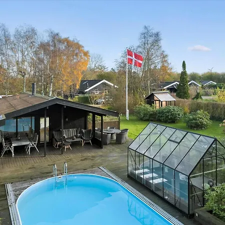 Schönes Mit Pool Nahe Havnsø * Føllenslev